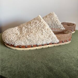Cozy Cream Faux Shearling Clogs